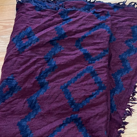 Aritzia 100% merino wool blanket scarf - Picture 2 of 3